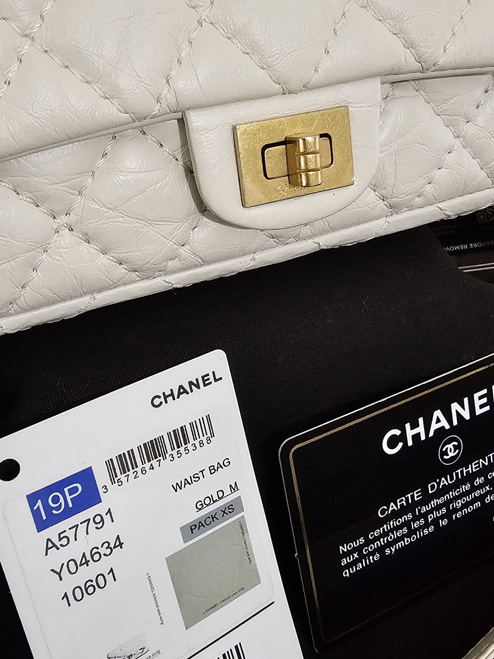 CHANEL Reissue White Quilted Mini Waist Bag with Gold-Tone Turn Lock AUTHENTIC - Picture 3 of 12